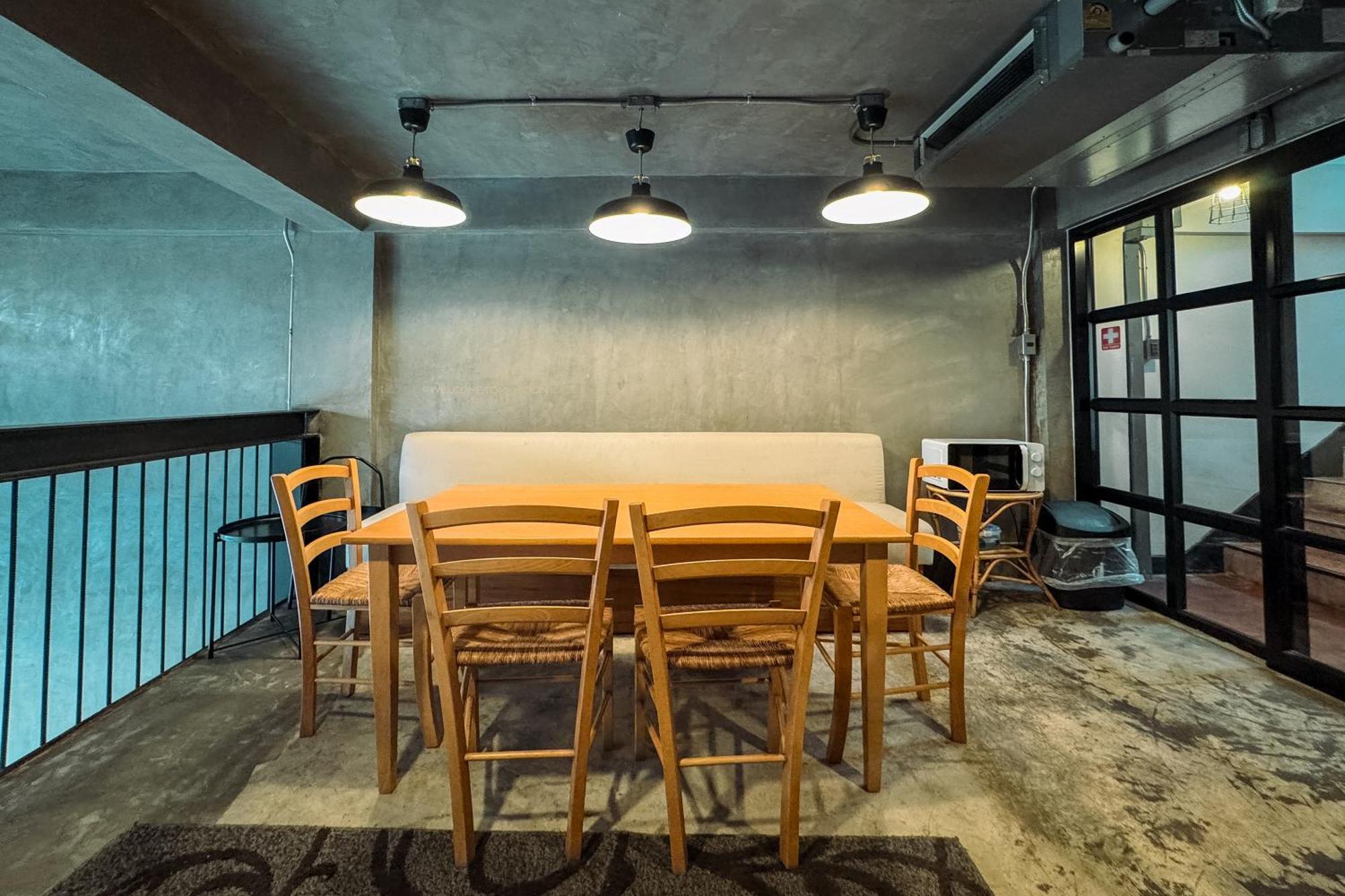 Once In A Blue Moon Cafe And Hostel Chiang Mai Bagian luar foto